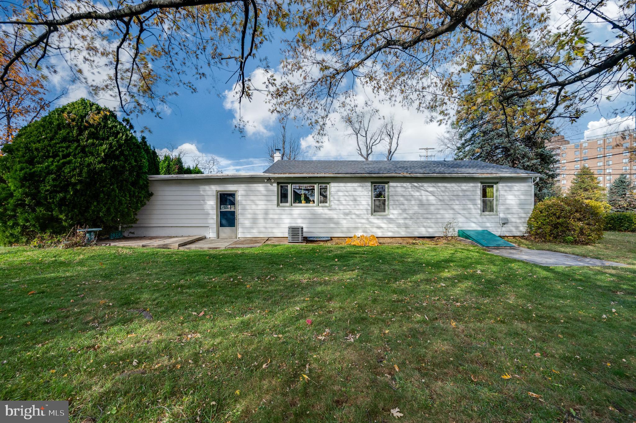 602 Harding Avenue Reading, PA 19607 - Photo 35 of 38 a front view of house with yard and green space