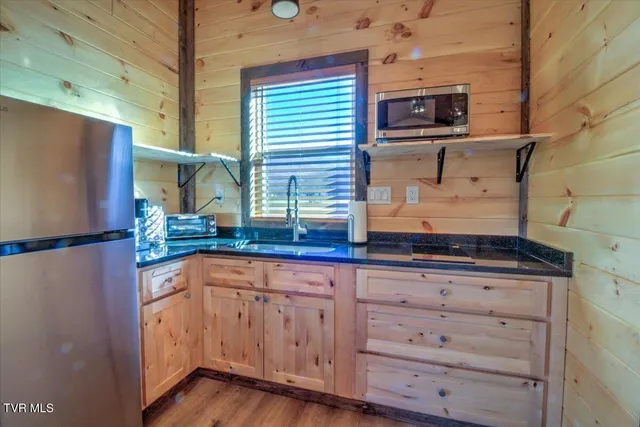 $329,900 | 191 Tn-32 Highway, Cosby, TN 37722