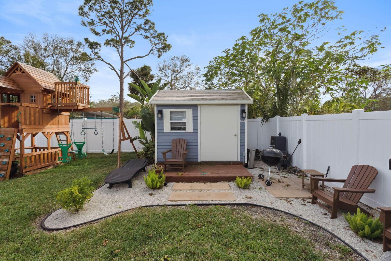 6944 2nd Street Jupiter, FL 33458 - Photo 25 of 26 a front view of a house with garden