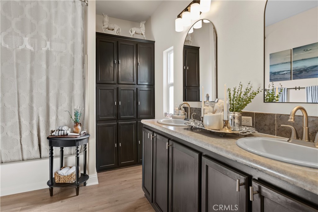 6480 Katherine, Unit 63 Simi Valley, CA 93063 - Photo 22 of 44 Ensuite Bathroom