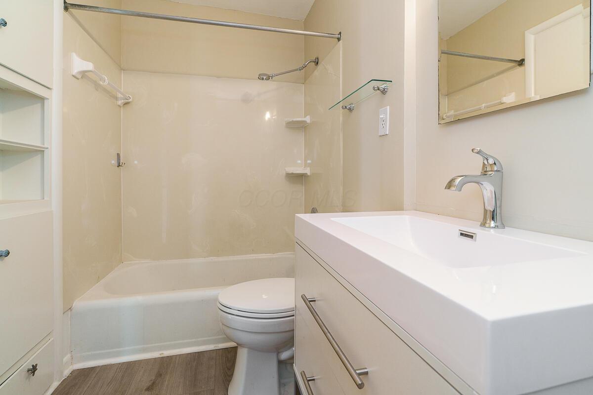 2250 Nottingham Road Columbus, OH 43221 - Photo 11 of 25 2250_Nottingham_Rd-bathroom