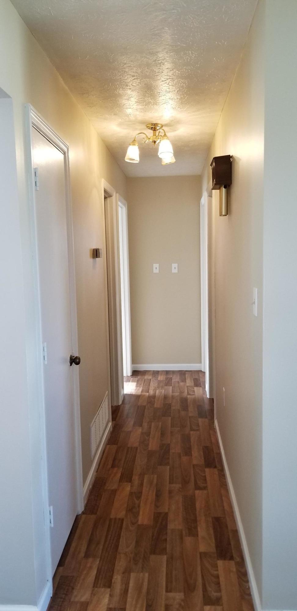 1425 Thurman Road Somerset, KY 42503 - Photo 14 of 22 Hall