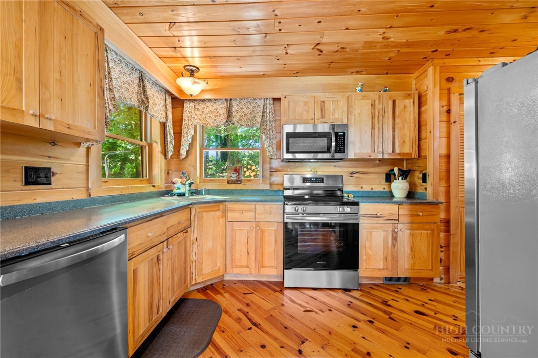 310 Locust Point Drive Boone, NC 28607 - Photo 16 of 33