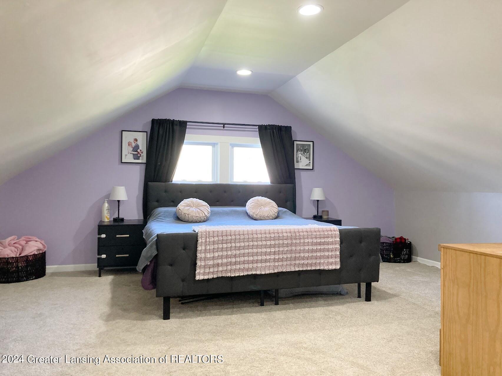 722 Bretton Road Lansing, MI 48917 - Photo 25 of 37 23. Primary Bedroom