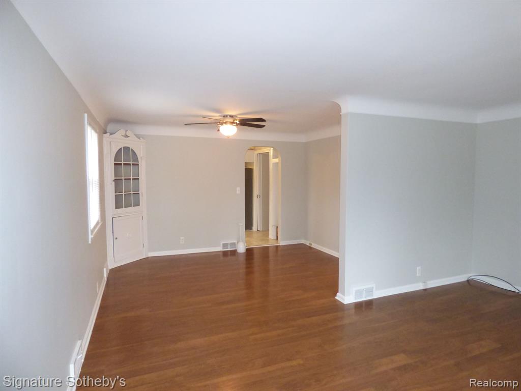 183 Texas Avenue Rochester Hills, MI 48309 - Photo 3 of 34