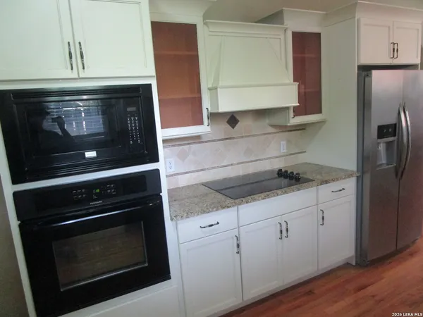 $1,900 | 411 West Elsmere Place, San Antonio, TX 78212