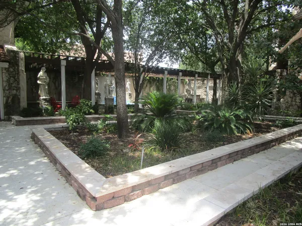 $1,900 | 411 West Elsmere Place, San Antonio, TX 78212