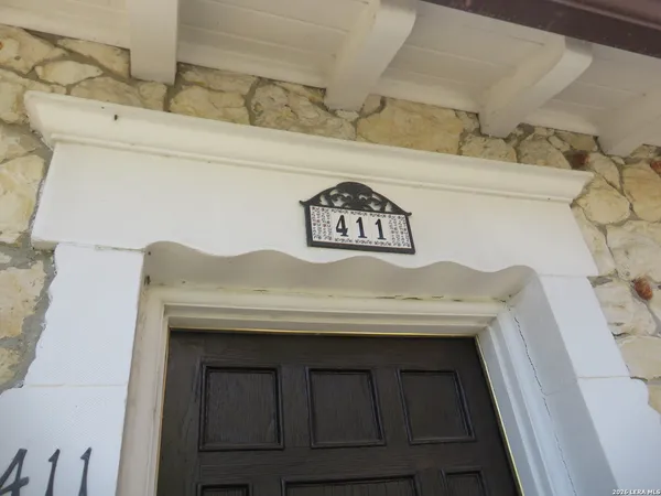 $1,900 | 411 West Elsmere Place, San Antonio, TX 78212