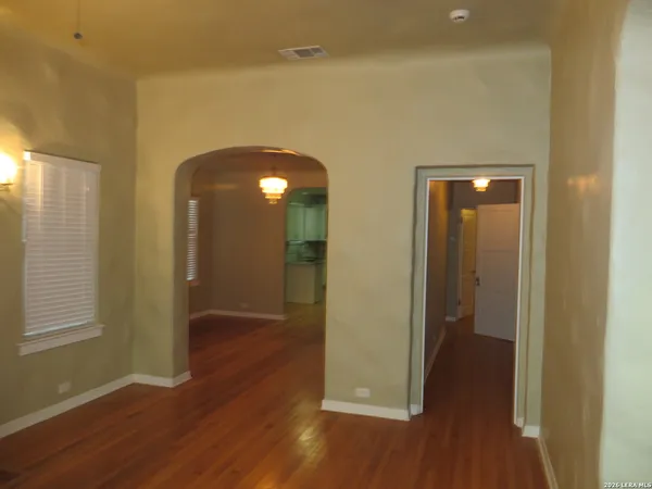 $1,900 | 411 West Elsmere Place, San Antonio, TX 78212