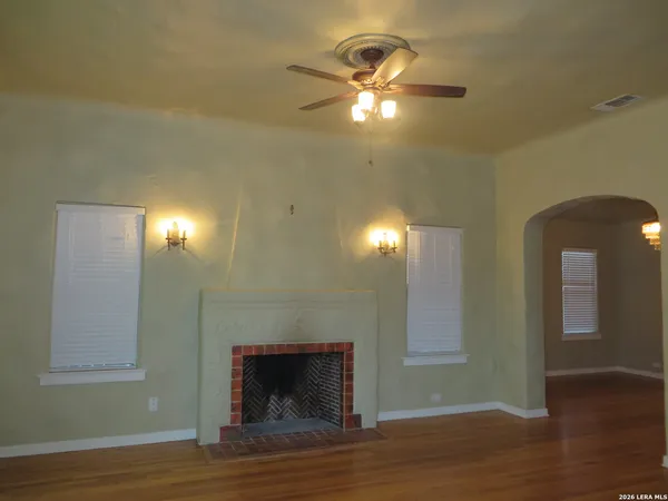 $1,900 | 411 West Elsmere Place, San Antonio, TX 78212