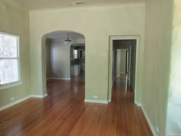 $1,900 | 411 West Elsmere Place, San Antonio, TX 78212