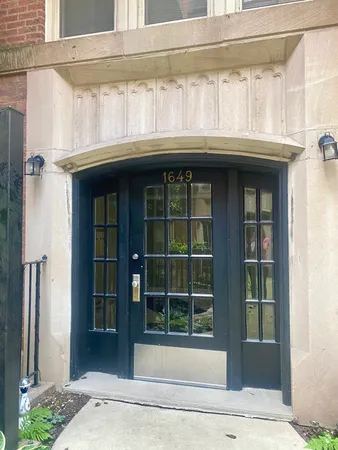 $245,000 | 1649 West Pratt Boulevard, Unit B1, Chicago, IL 60626