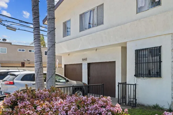 a view of a car park in front of house