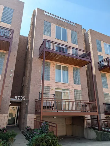 $349,900 | 8735 West Catherine Avenue, Unit 8, Chicago, IL 60656