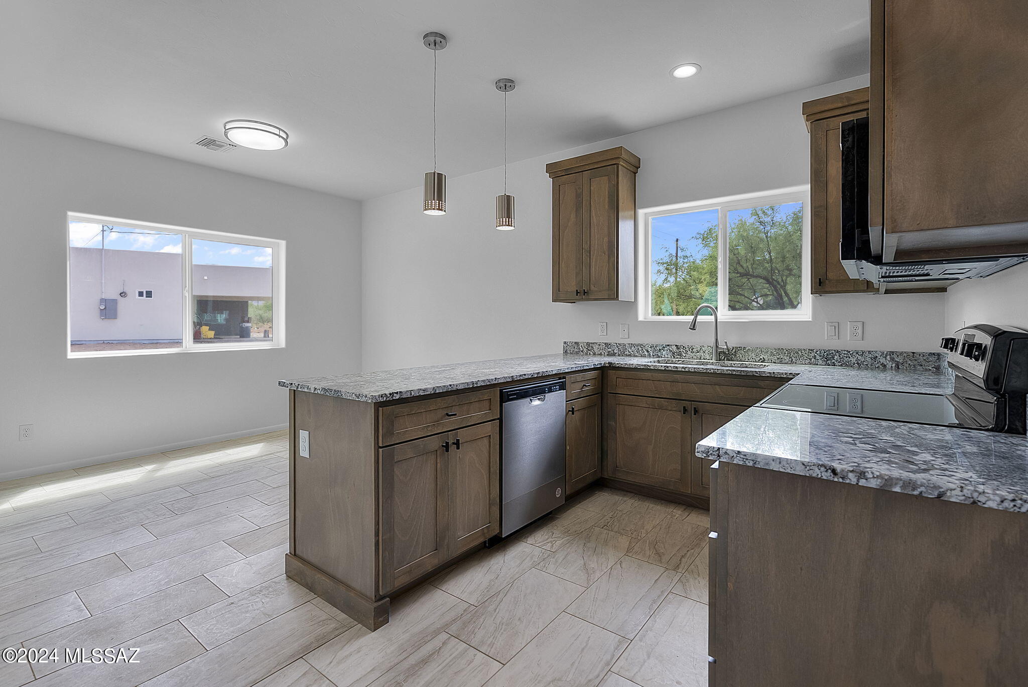 1691 Ruido Court Rio Rico, AZ 85648 - Photo 8 of 28