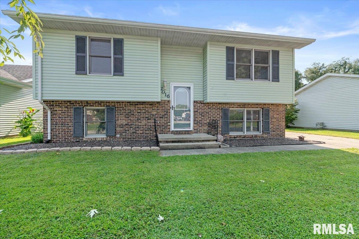 2016 Skipton Road Springfield, IL 62702 - Photo 2 of 41 Gallery Image 2