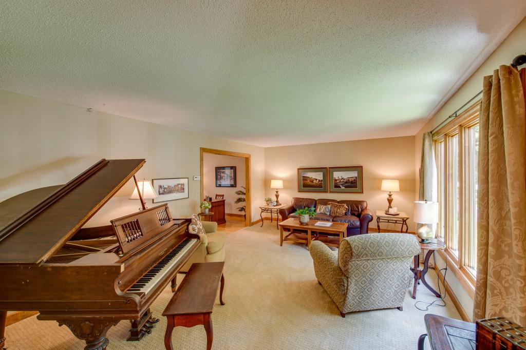 4724 Chandler Road Shoreview, MN 55126 - Photo 8 of 37 Gallery Image 8