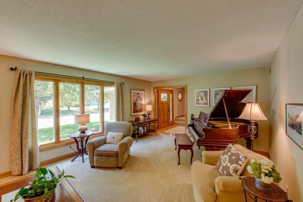 4724 Chandler Road Shoreview, MN 55126 - Photo 9 of 37 Gallery Image 9