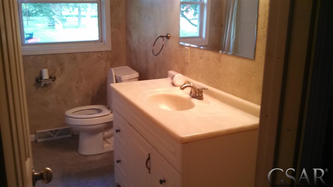 18100 Stuart Road Chesaning, MI 48616 - Photo 7 of 14 31161426-6.JPG