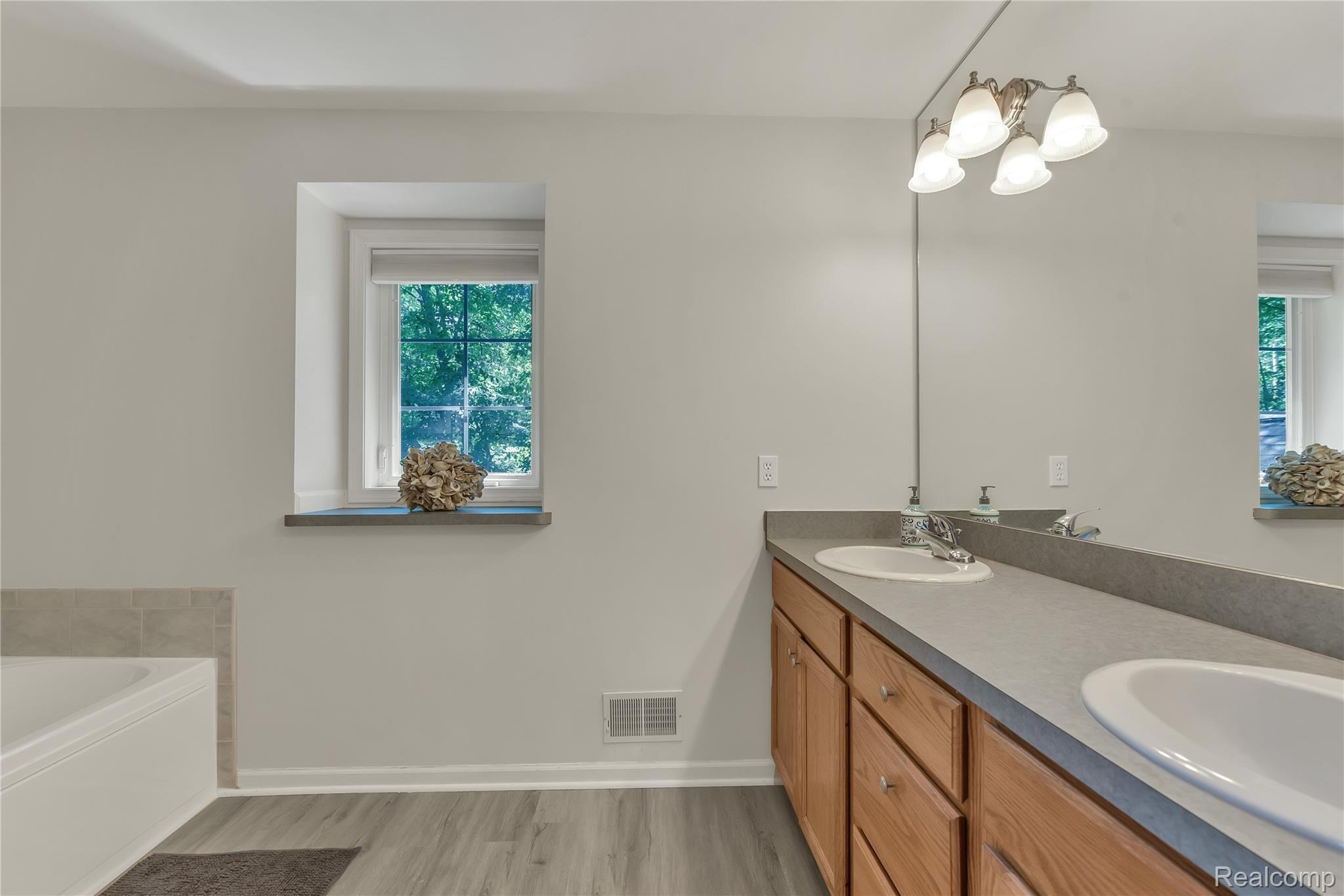 3030 West Allen Road Howell, MI 48855 - Photo 32 of 58 3030 West Allen Drive - HD Drone Photography-31.jpg