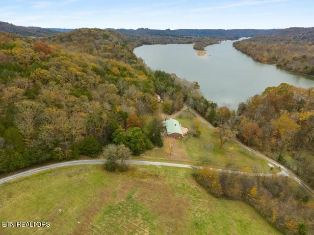 $389,900 | 550 Carl Dixon Lane, Gainesboro, TN 38562