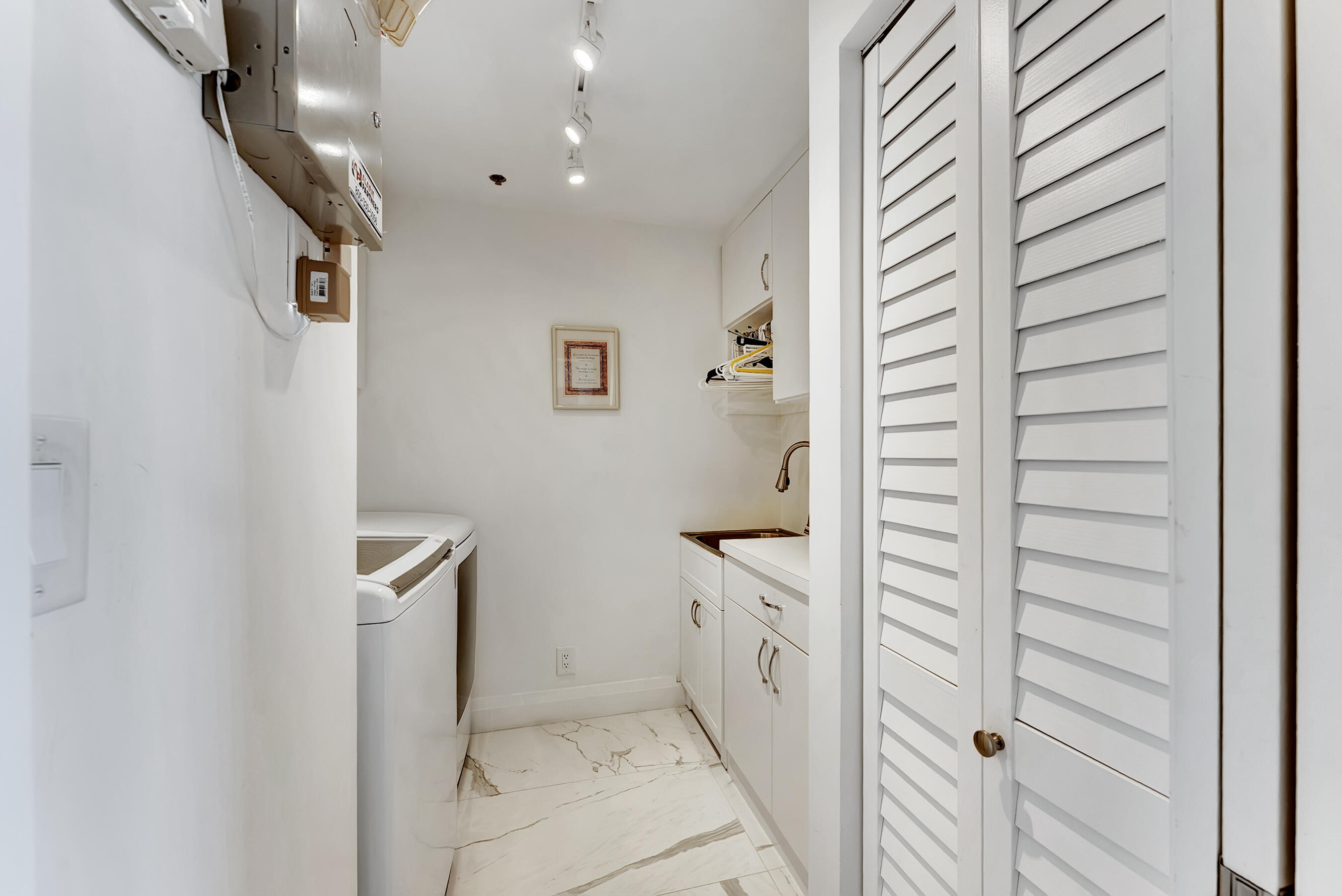 7235 Promenade Drive, Unit J302 Boca Raton, FL 33433 - Photo 15 of 40 Laundry