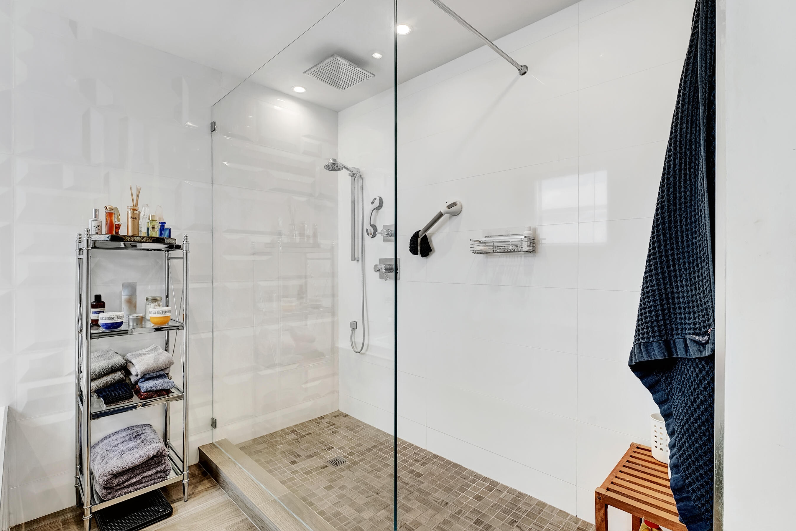 7235 Promenade Drive, Unit J302 Boca Raton, FL 33433 - Photo 34 of 40 Shower