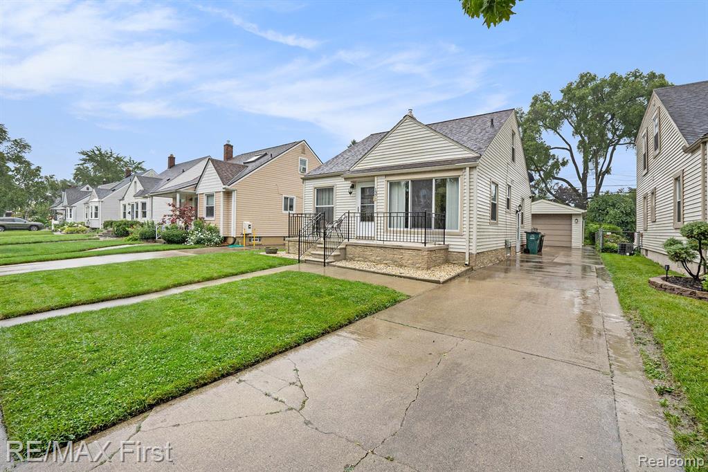 1371 Eaton Road Berkley, MI 48072 - Photo 3 of 19