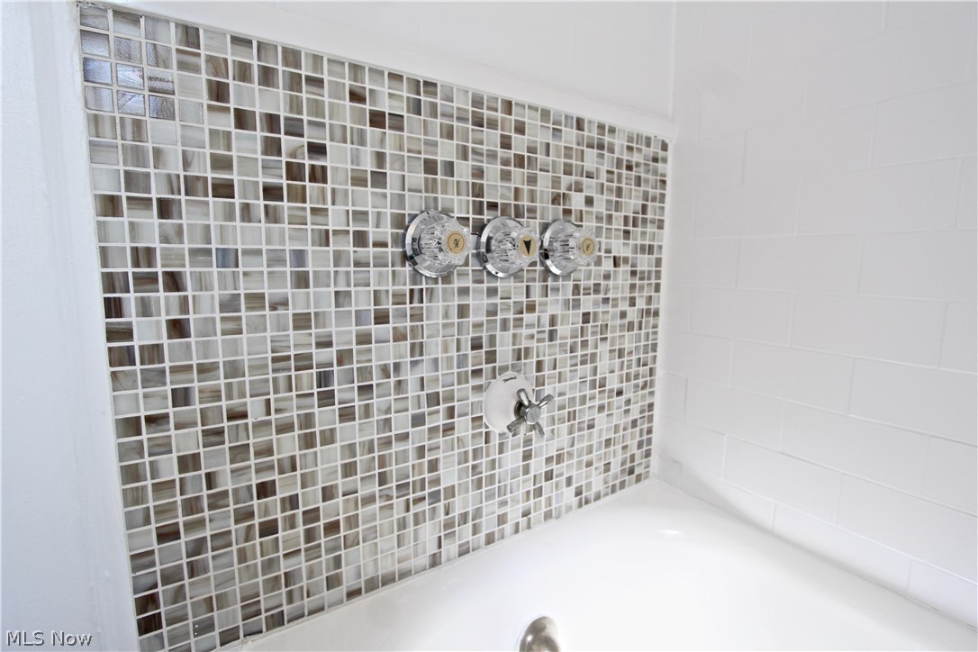 2111 Rossmoor Road Cleveland Heights, OH 44118 - Photo 21 of 29 beautiful tile in the second floor full bath