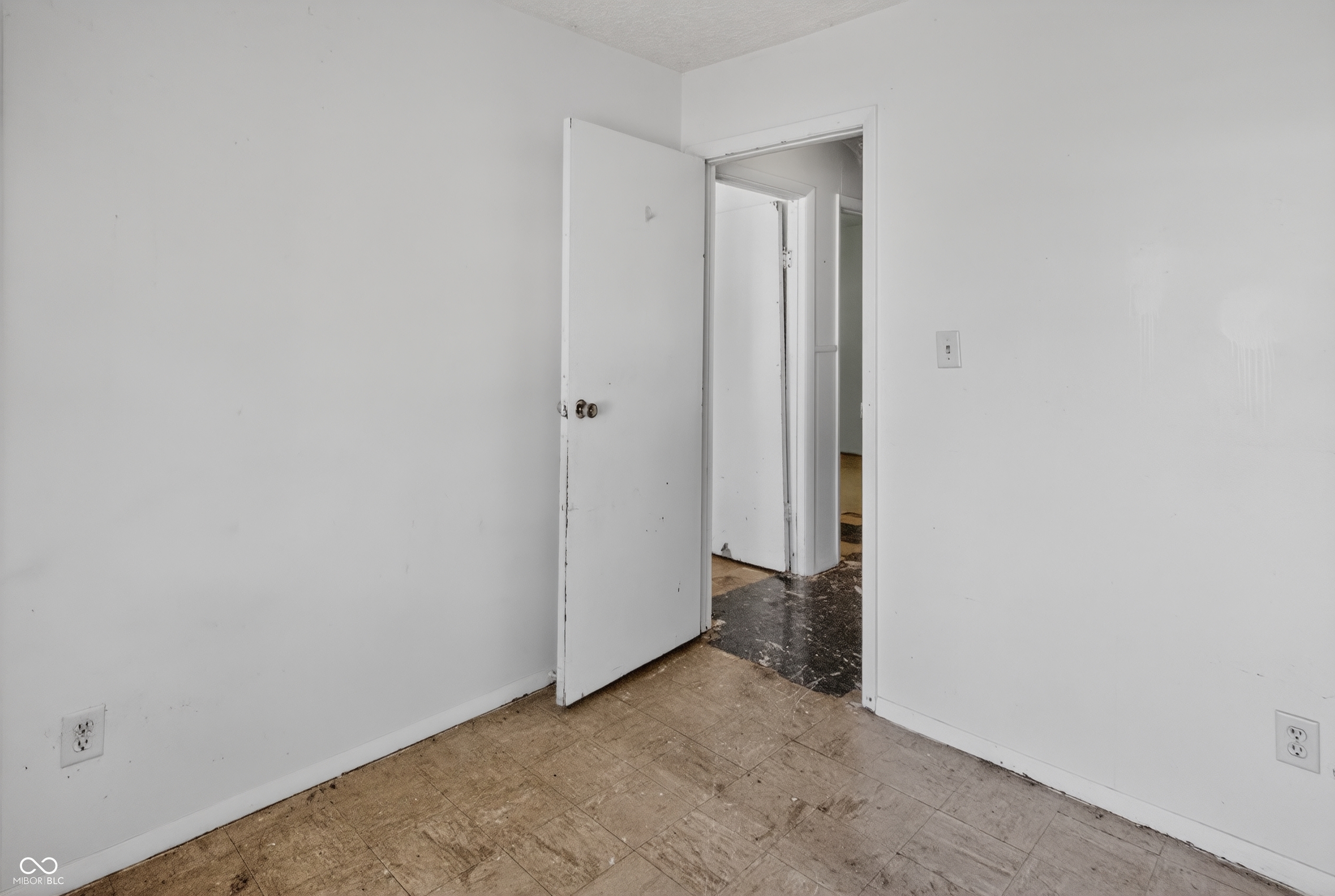 8538 Montery Road Indianapolis, IN 46226 - Photo 8 of 27
