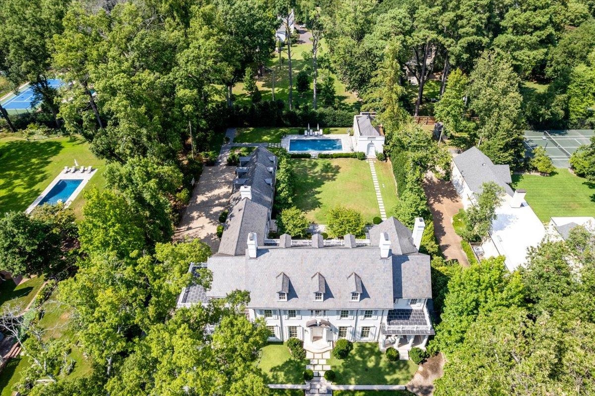 4143 Gwynne Road Memphis, TN 38117 - Photo 25 of 29 Drone / aerial view of a pool