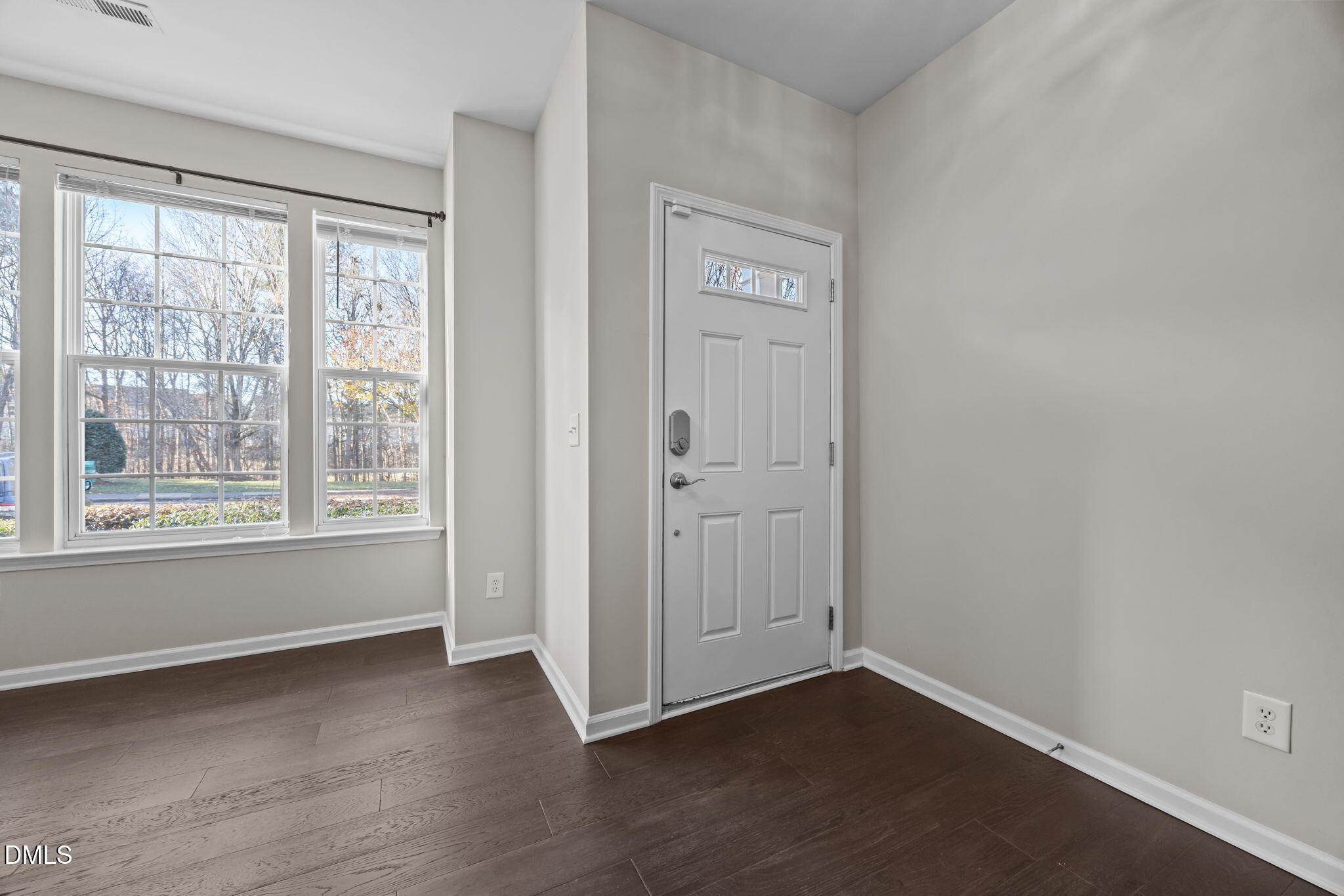 7704 Winners Edge Street Raleigh, NC 27617 - Photo 6 of 32 Foyer