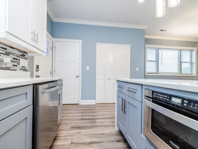 $3,200 | 1300 South Heath Avenue, Chicago, IL 60608