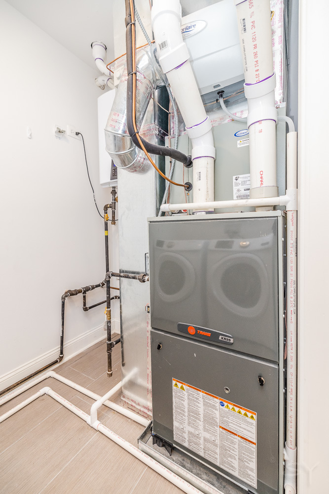 1300 South Heath Avenue Chicago, IL 60608 - Photo 23 of 55 a utility room with dryer and washer