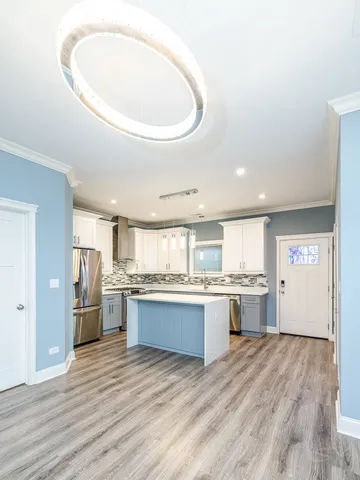 $3,200 | 1300 South Heath Avenue, Chicago, IL 60608