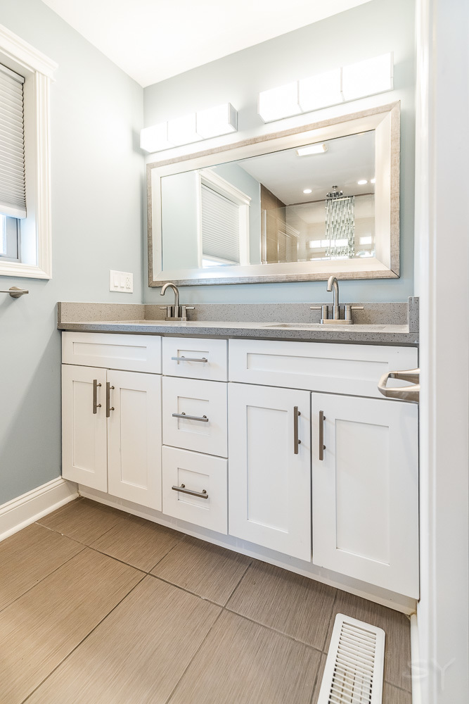 1300 South Heath Avenue Chicago, IL 60608 - Photo 50 of 55 a bathroom with a sink and a mirror
