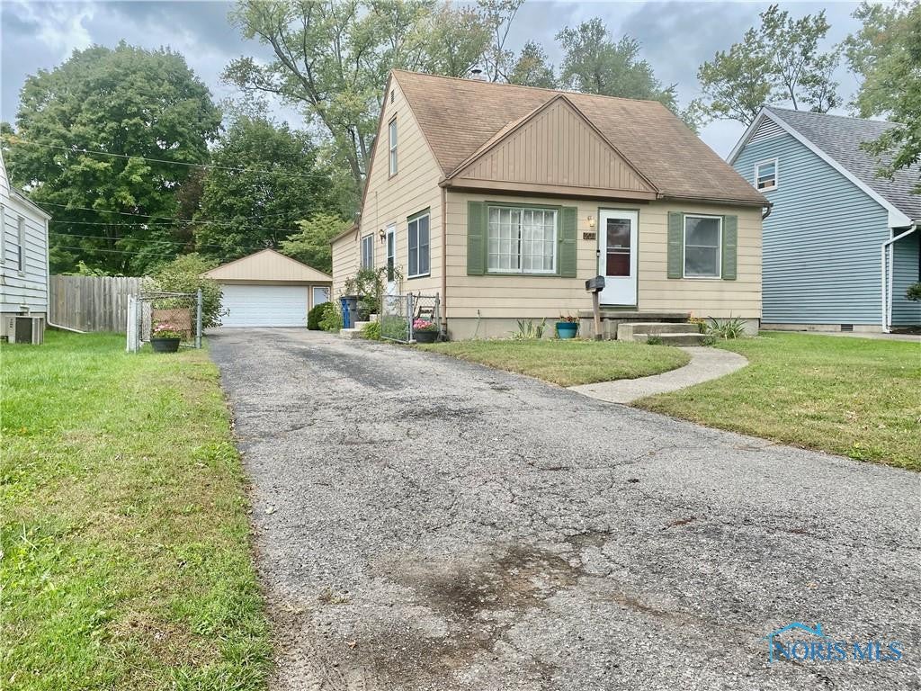 2011 Harlan Road Toledo, OH 43615 - Photo 2 of 31 Gallery Image 2