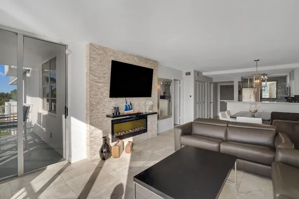 $349,000 | 1609 North Riverside Drive, Unit 304, Pompano Beach, FL 33062