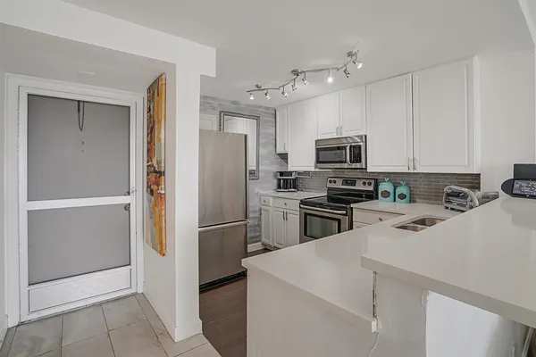 $349,000 | 1609 North Riverside Drive, Unit 304, Pompano Beach, FL 33062