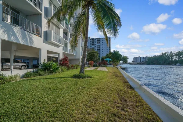 $349,000 | 1609 North Riverside Drive, Unit 304, Pompano Beach, FL 33062