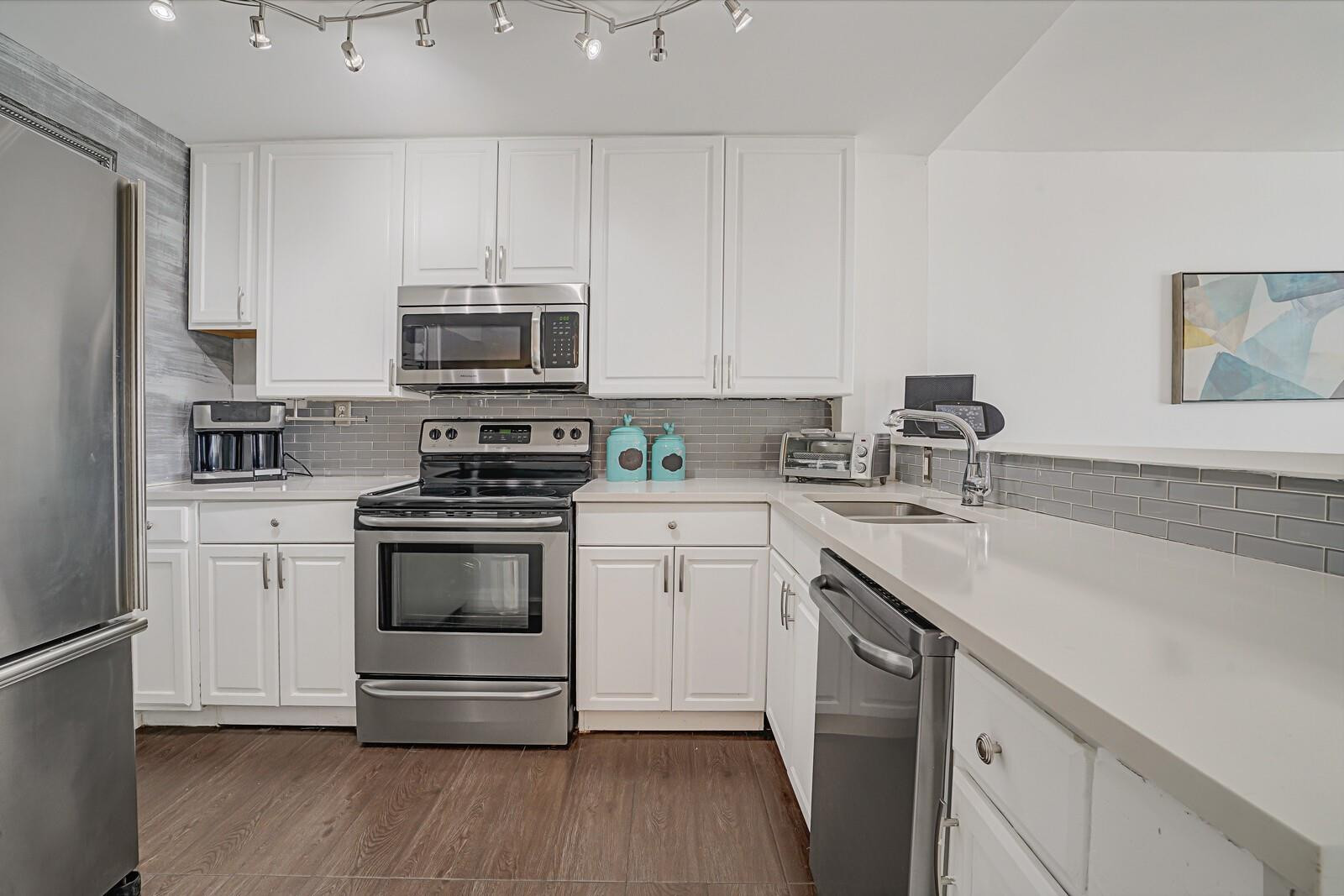 1609 North Riverside Drive, Unit 304 Pompano Beach, FL 33062 - Photo 4 of 39 Photo 4