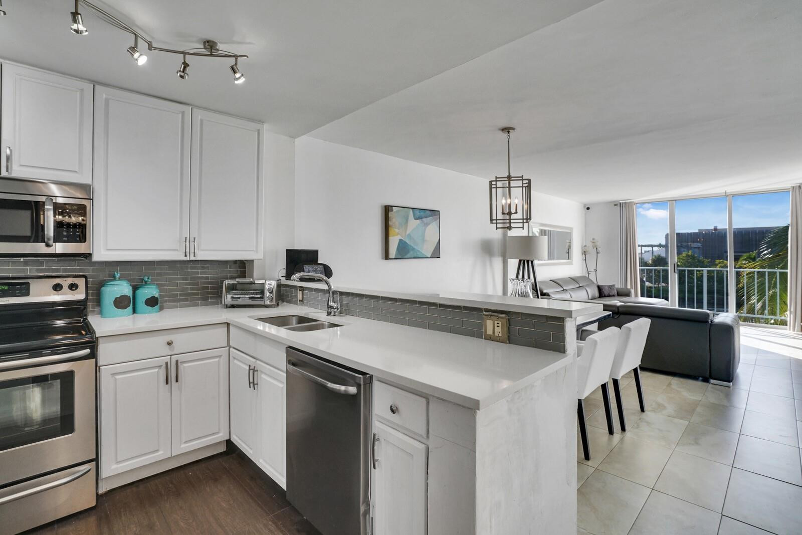 1609 North Riverside Drive, Unit 304 Pompano Beach, FL 33062 - Photo 5 of 39 Photo 5