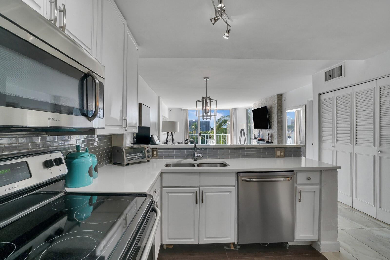 1609 North Riverside Drive, Unit 304 Pompano Beach, FL 33062 - Photo 6 of 39 Photo 6