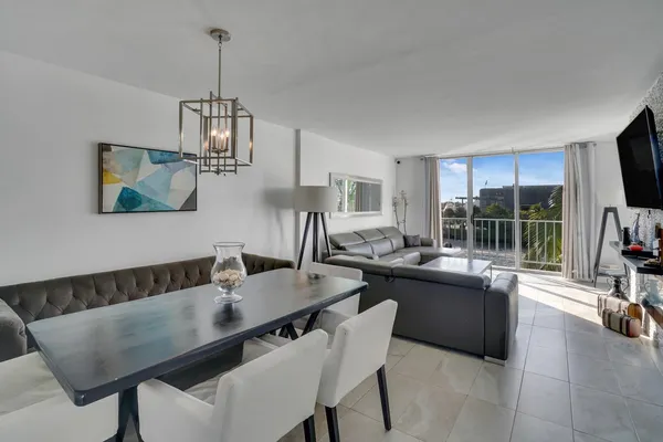 $349,000 | 1609 North Riverside Drive, Unit 304, Pompano Beach, FL 33062