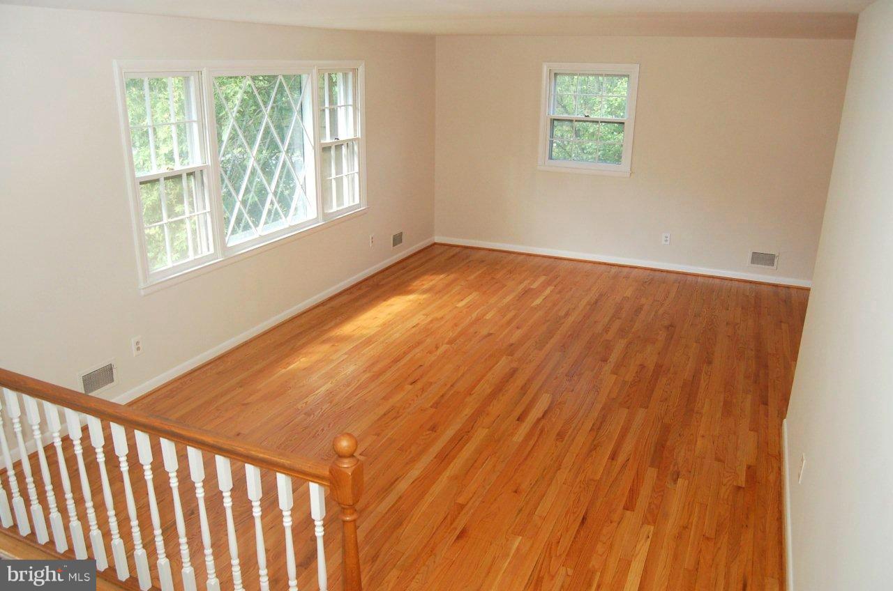 2634 Melba Road Ellicott City, MD 21042 - Photo 7 of 29 Sunny Living Room