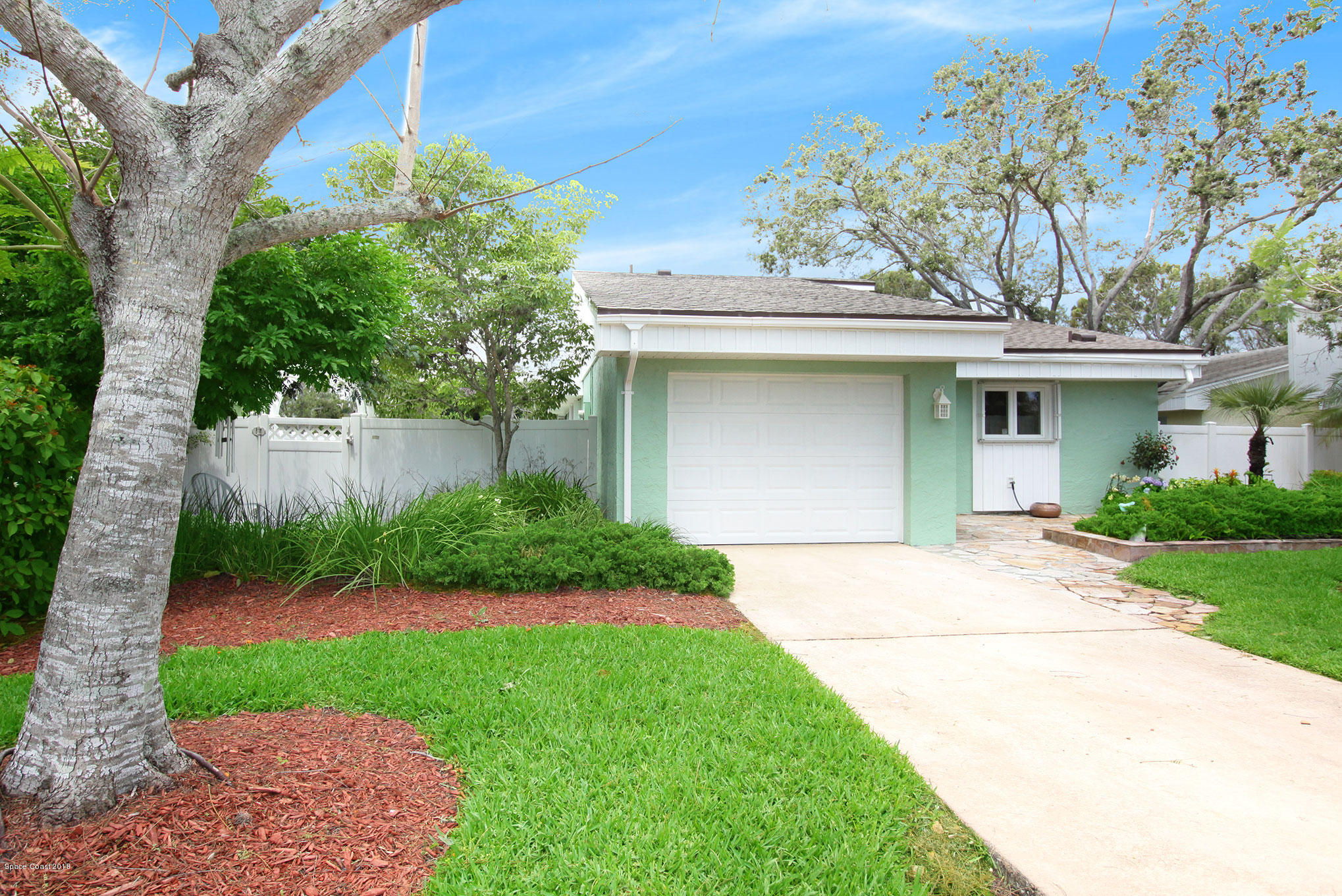 412 Myrtlewood Road Melbourne, FL 32940 - Photo 3 of 26 IMG_0042