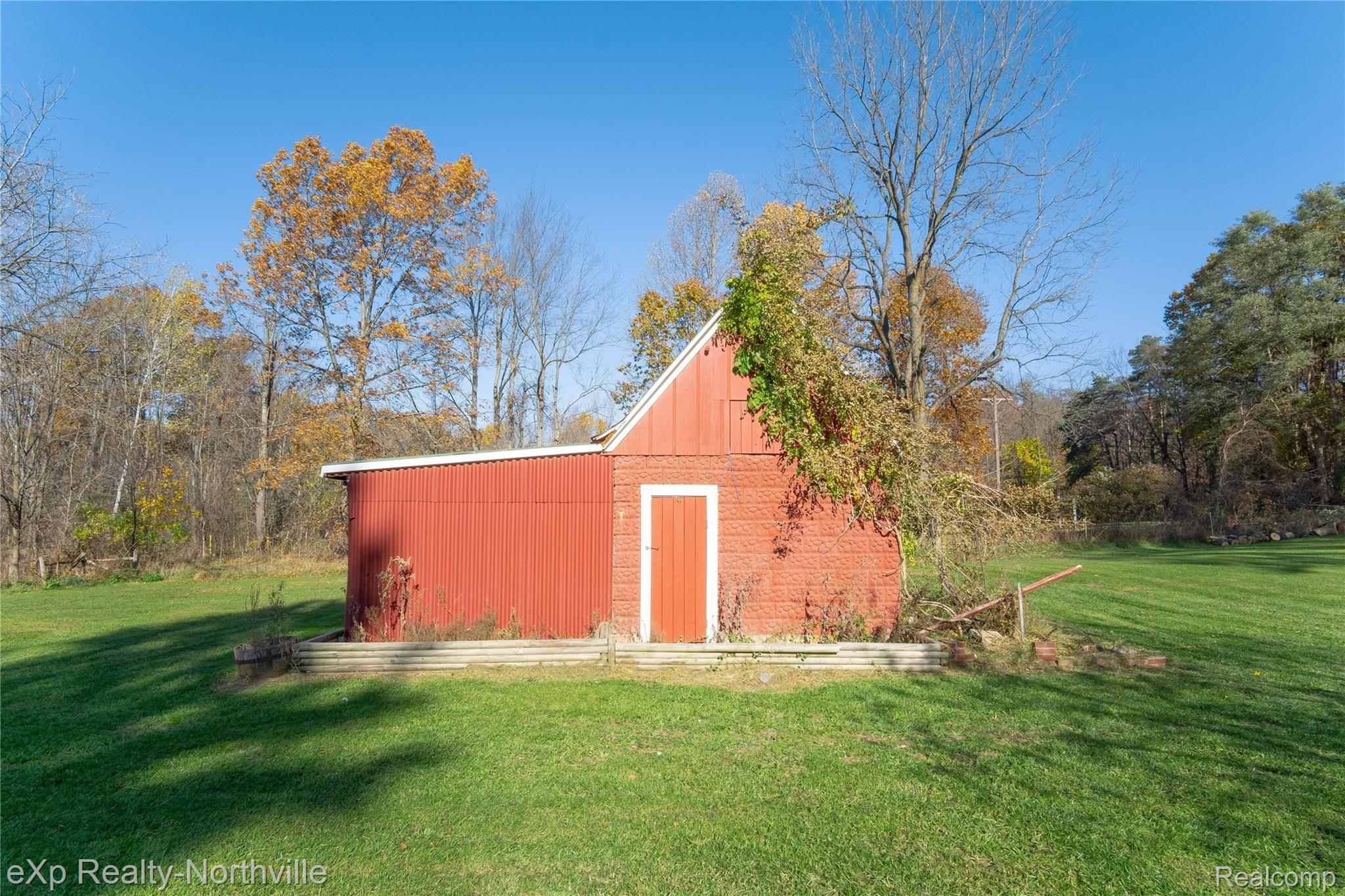 9051 North Latson Road Howell, MI 48855 - Photo 18 of 61 Exteriors (18 of 21).jpg
