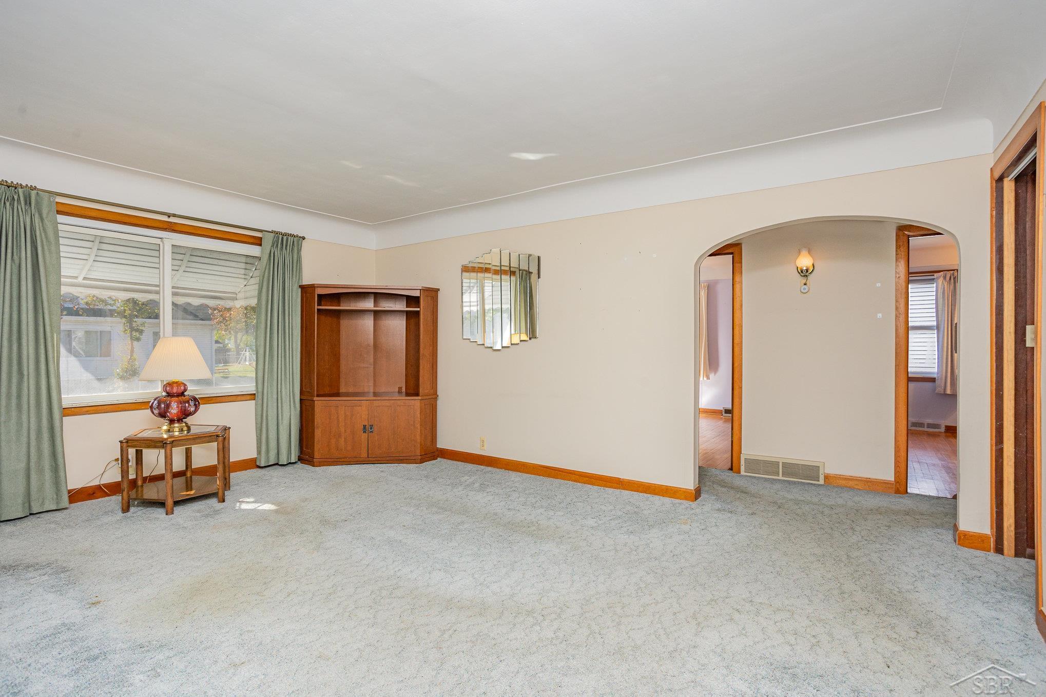 1012 Fraser Street Bay City, MI 48708 - Photo 4 of 21 50157149-eb4d62ab-541e-48db-8b15-f456b81a46a1.JPG