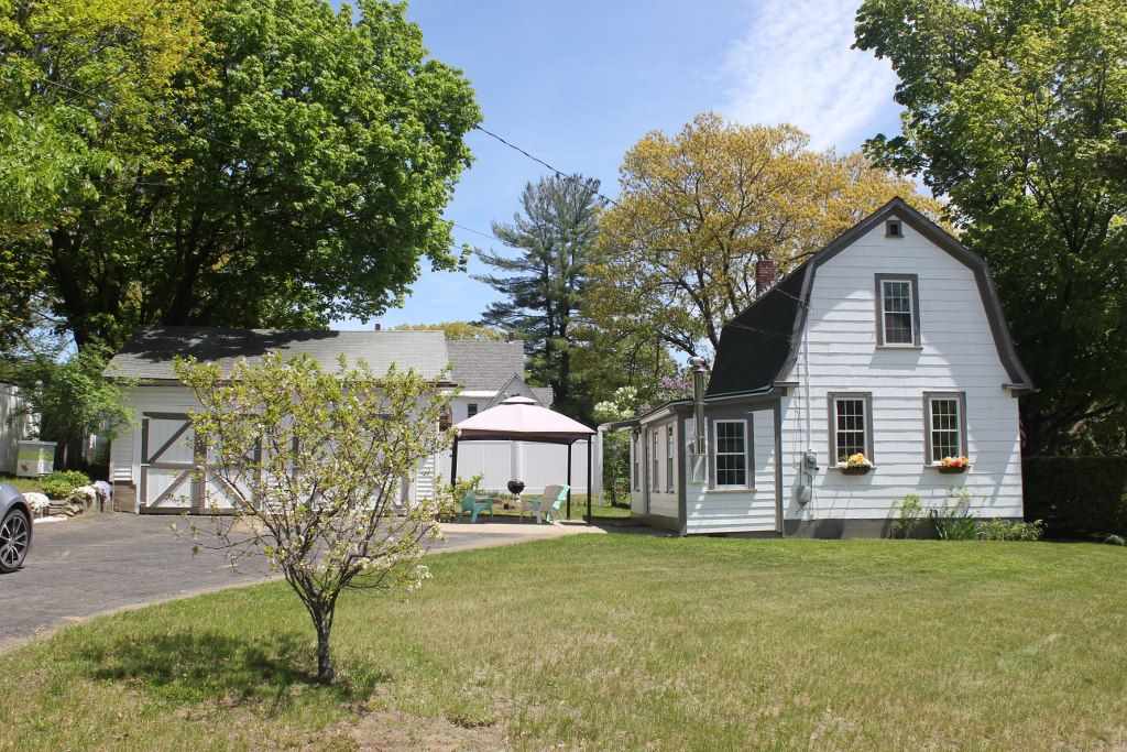 52 Dewey Street Springfield, VT 05156 - Photo 2 of 19
