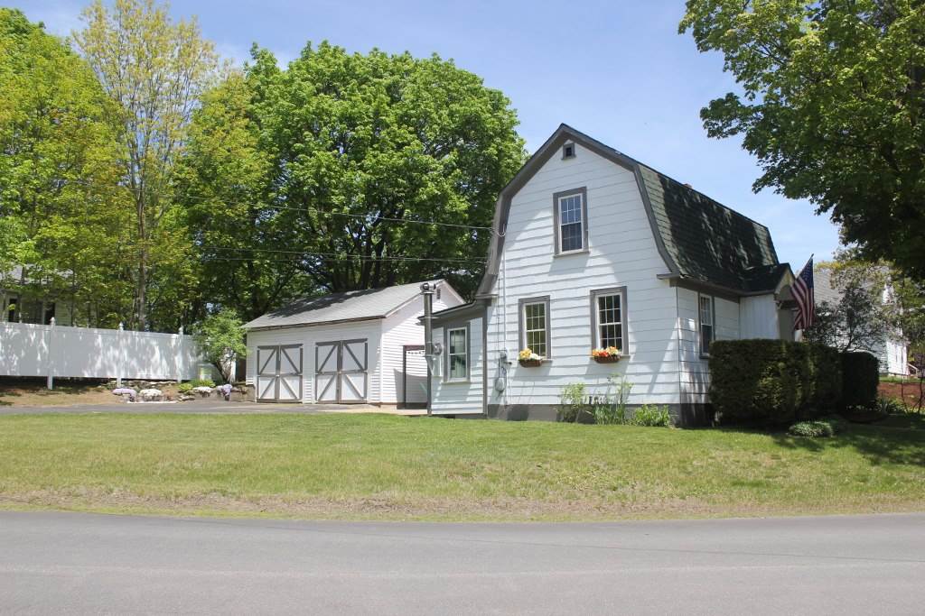 52 Dewey Street Springfield, VT 05156 - Photo 3 of 19